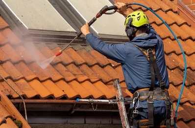 Démoussage et hydrofuge de toiture à Ousté